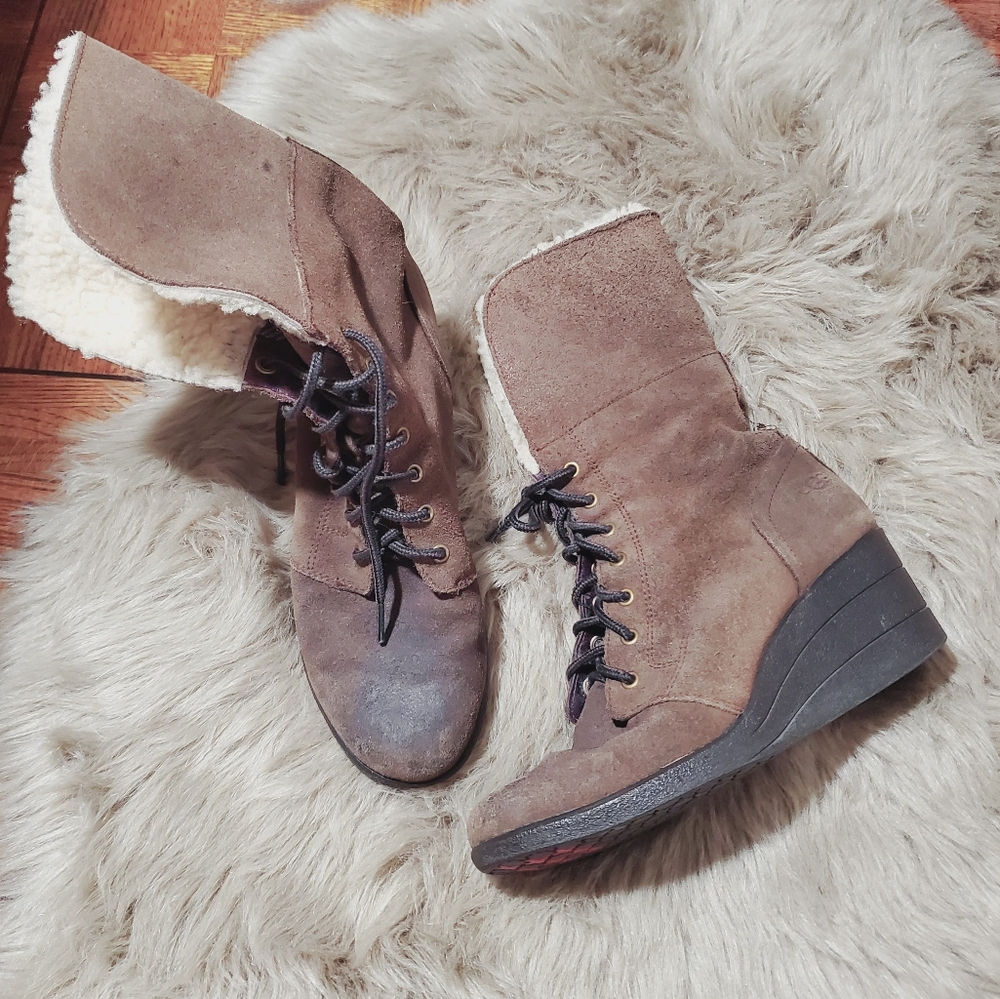 UGG Brown Suede Shearling Lace Up Boots- Size 8 - Picture 2 of 8